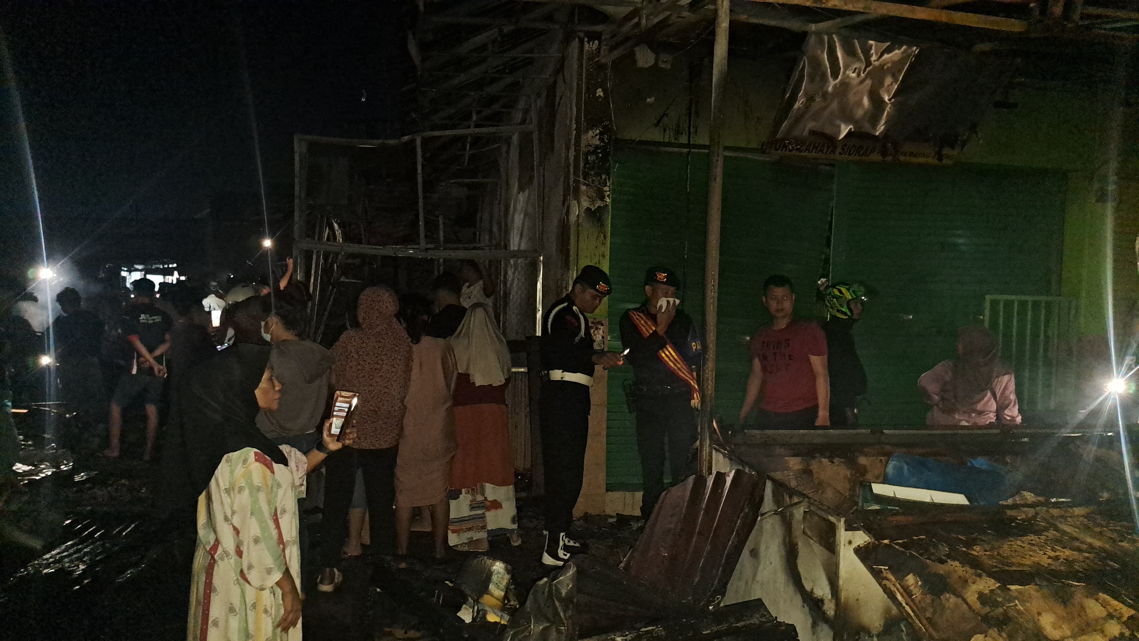 Kondisi sejumlah los dan kios di Pasar Pa’baeng-Baeng, Kecamatan Tamalate, Kota Makassar, setelah dilanda kebakaran pada Rabu (2/9/2026) dini hari.